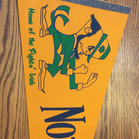 Notre Dame Pennant Set - Picture 5 of 6